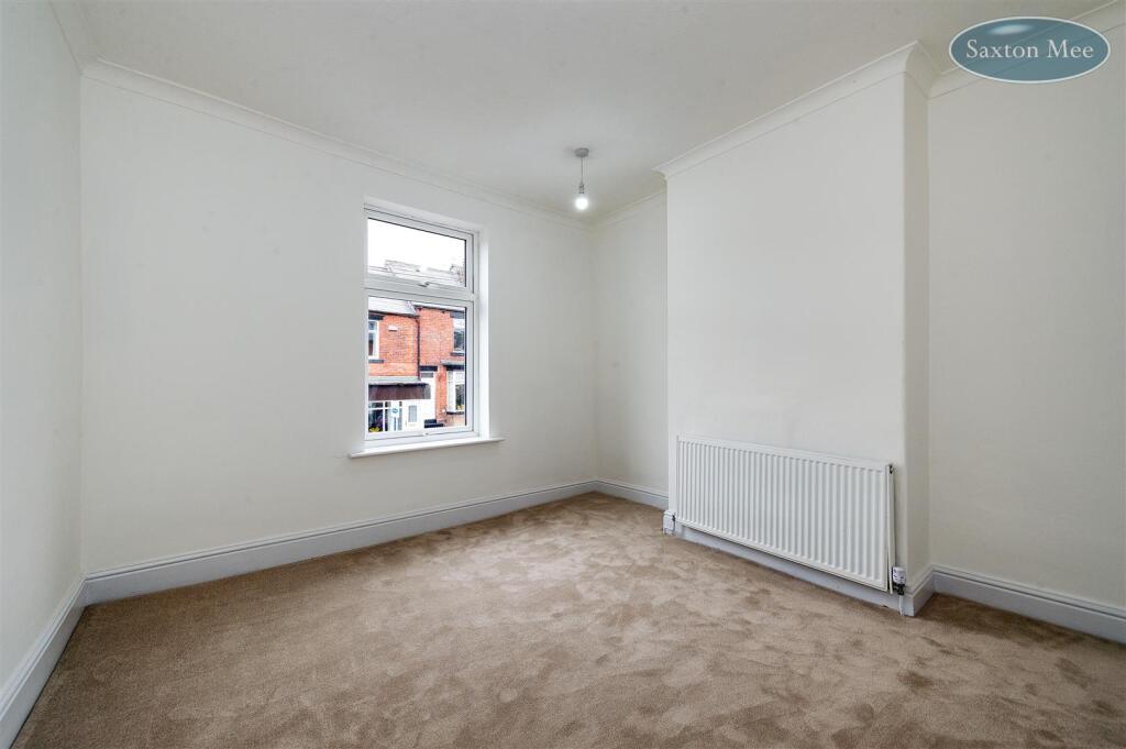 24 Armthorpe Road - bedroom 1 2046.jpg