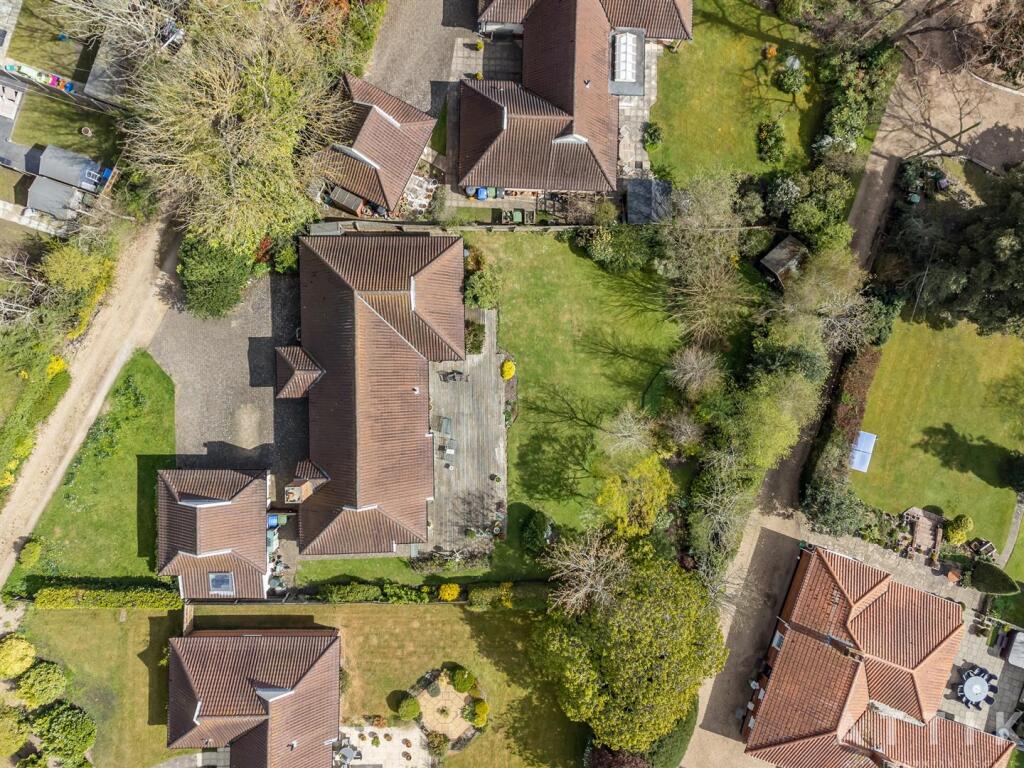 2 Hanbury Close, Halesworth IP19 8DG (2).jpg