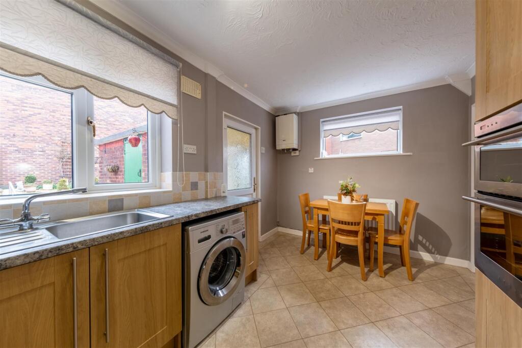 61 Blackcroft Avenue-002.jpg