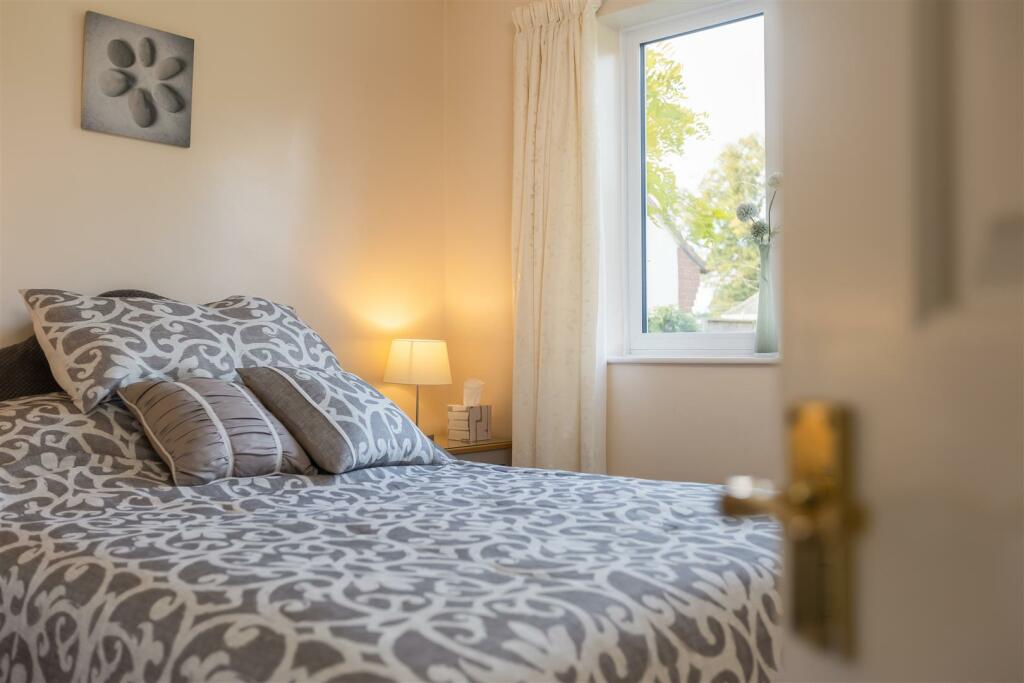 Corbie Way 33 Bedroom 2-3.jpg
