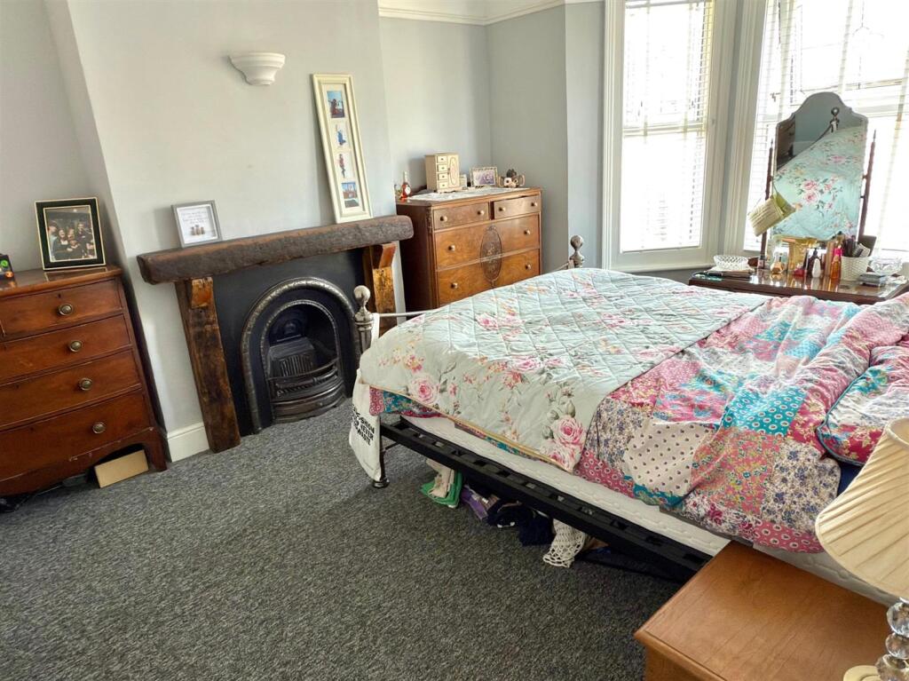 BED 1.jpg