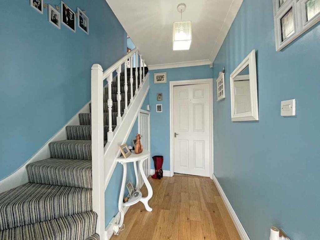 Drax Gardens 23 Entrance Hall 1.jpg