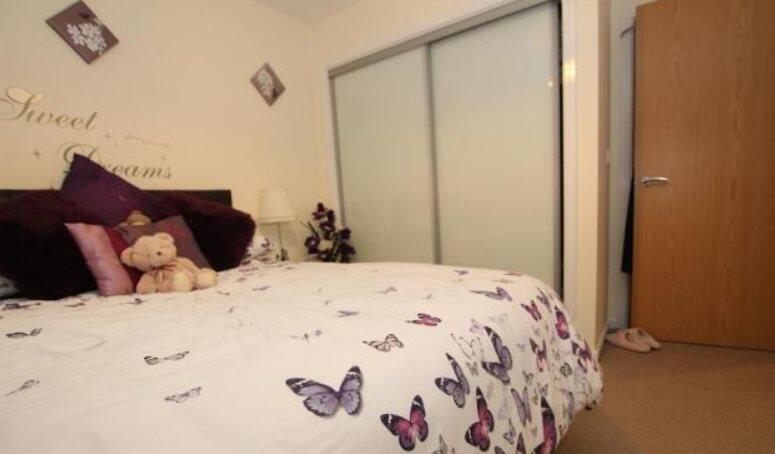 Bedroom 1 (2)