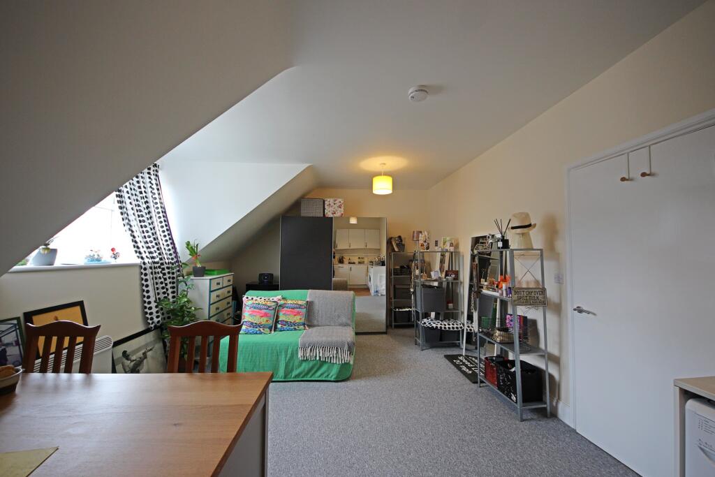 Kitchen / Lounge are