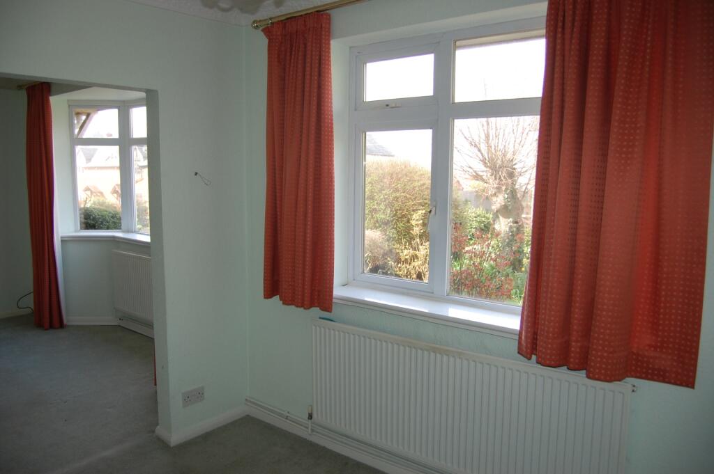 LOUNGE / DINING ROOM