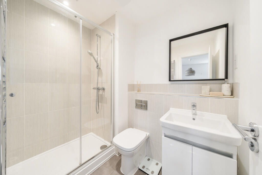 1316070-6-685a757...