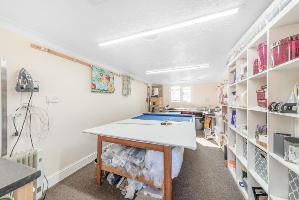 Separate Studio Office / Workshop