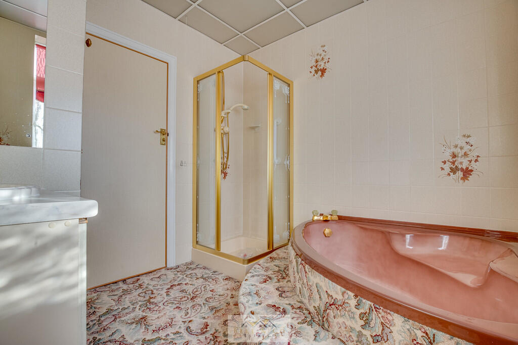 Bathroom 1.3