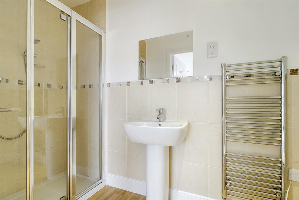 Ensuite.JPG
