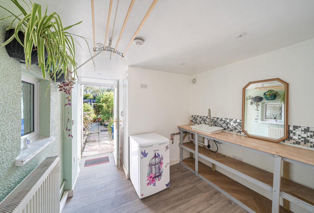 1331561-5-6883bb0...