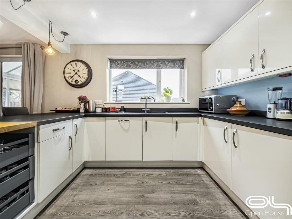 Lawns Drive (15).jpg