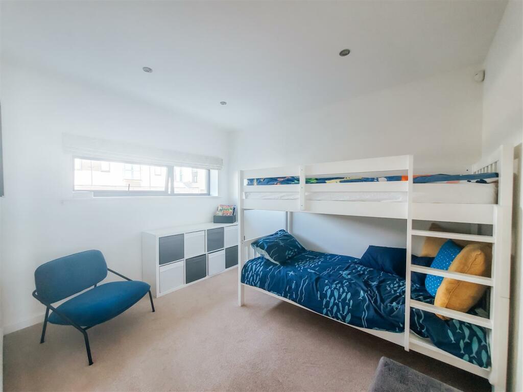 Bed 2 new.jpg