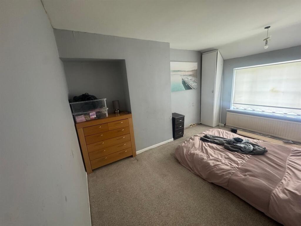 BEDROOM.jpg