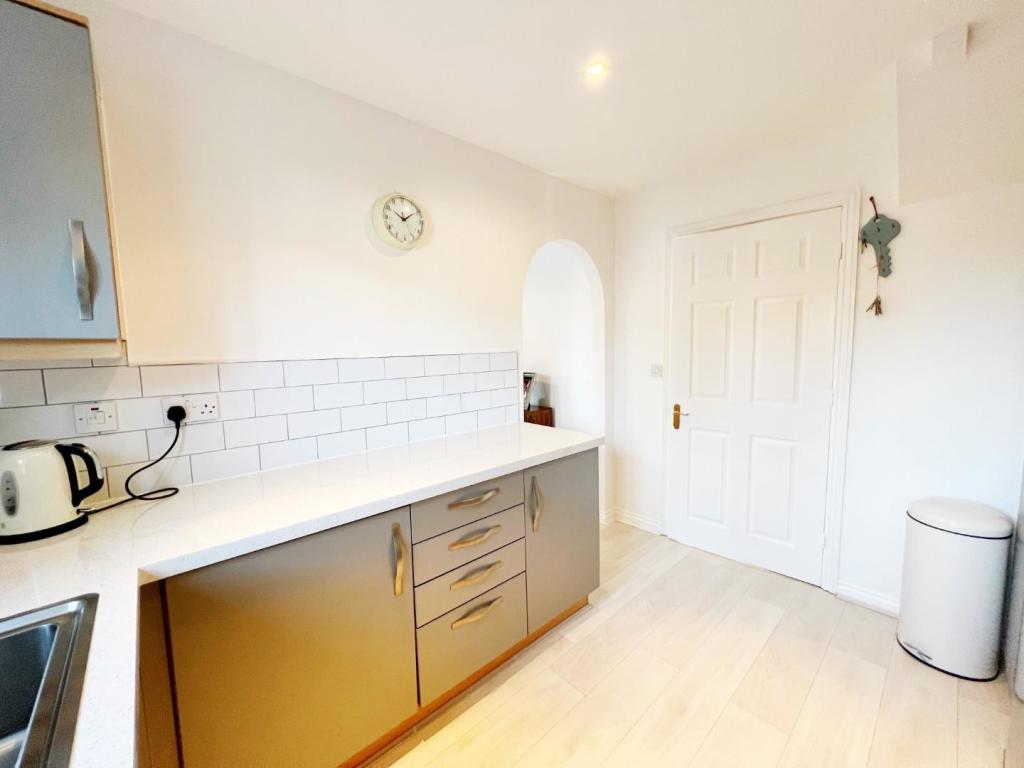 Kitchen pic 3.jpg