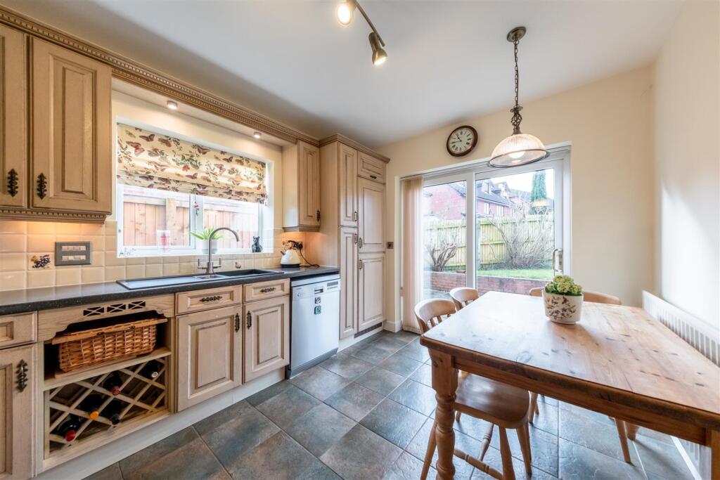 3 Sandbach Drive-2-004.JPG