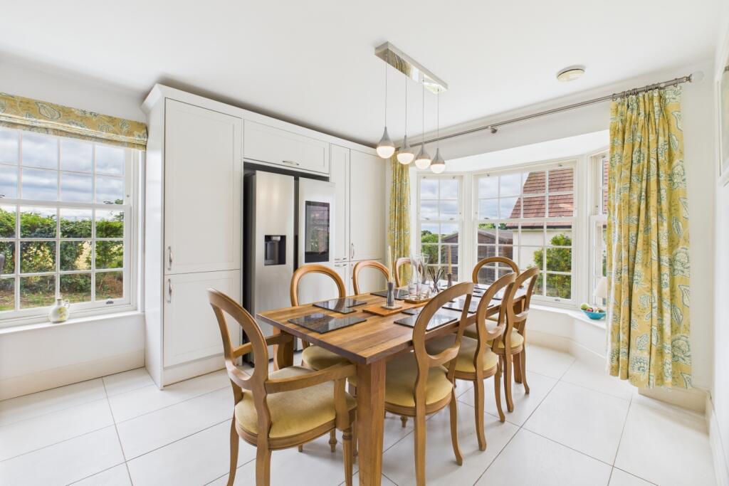 CAM03162G0-PR0285-STILL015