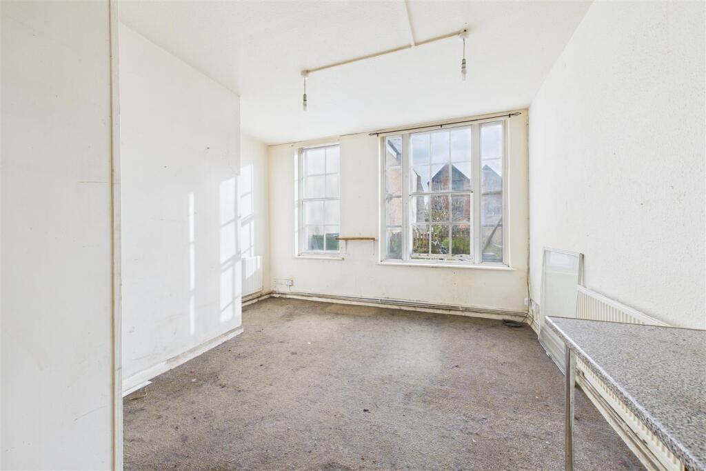 Flats A, B, C 18 Church Street, Tewkesbury, GL20 5