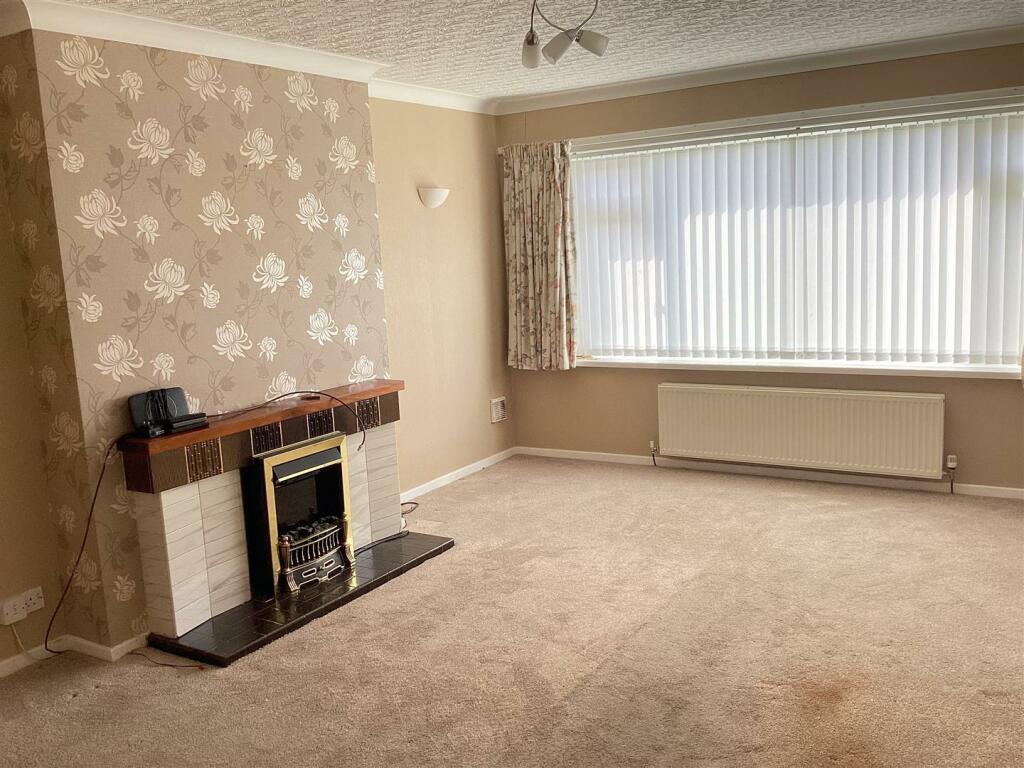 lounge 1.jpg