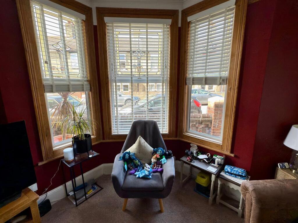 BAY WINDOW.jpg