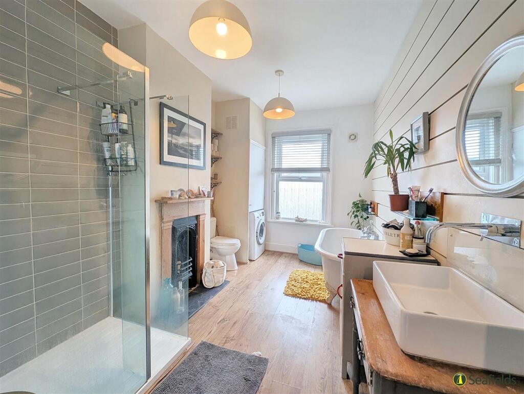 Bath/Shower Room