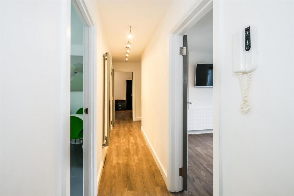 102 Brading Crescent-12_web.jpg