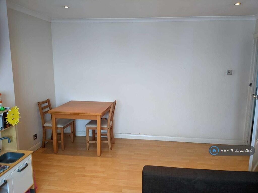 Lounge 2 