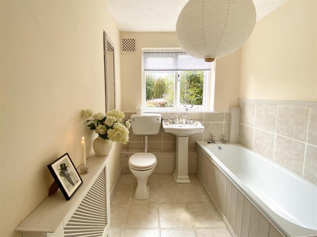 BATHROOM 4.jpg