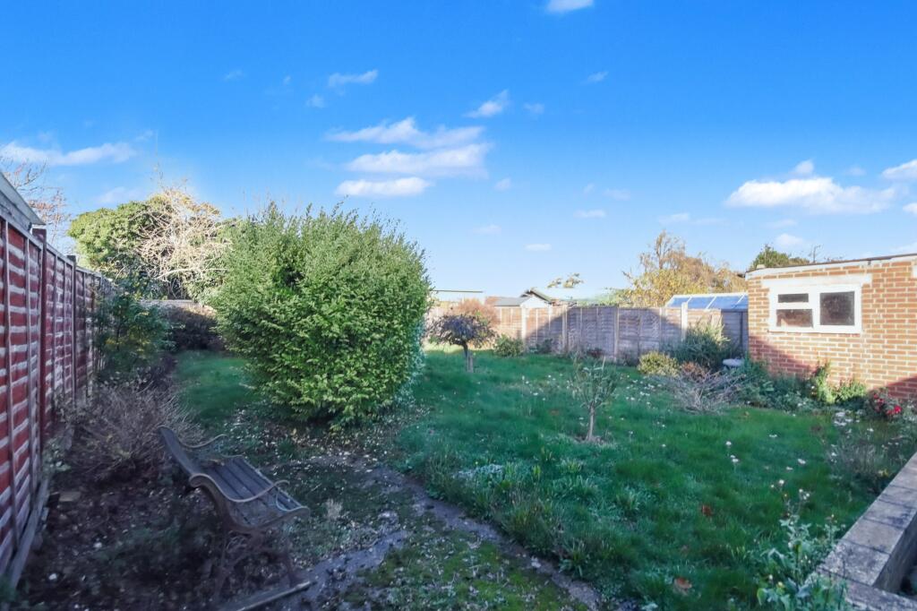 77 Harris Crescent, Needingworth, St. Ives, Cambridgeshire PE27 4TE