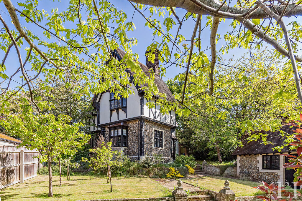 8646346-exteriorW...