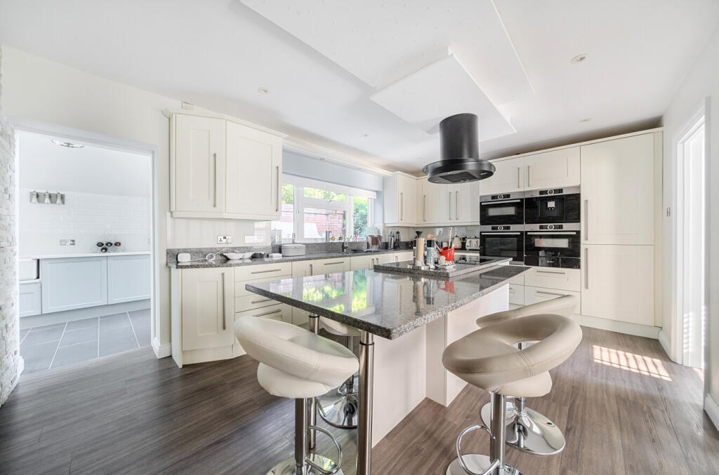 19-68223bd4c49f7-...