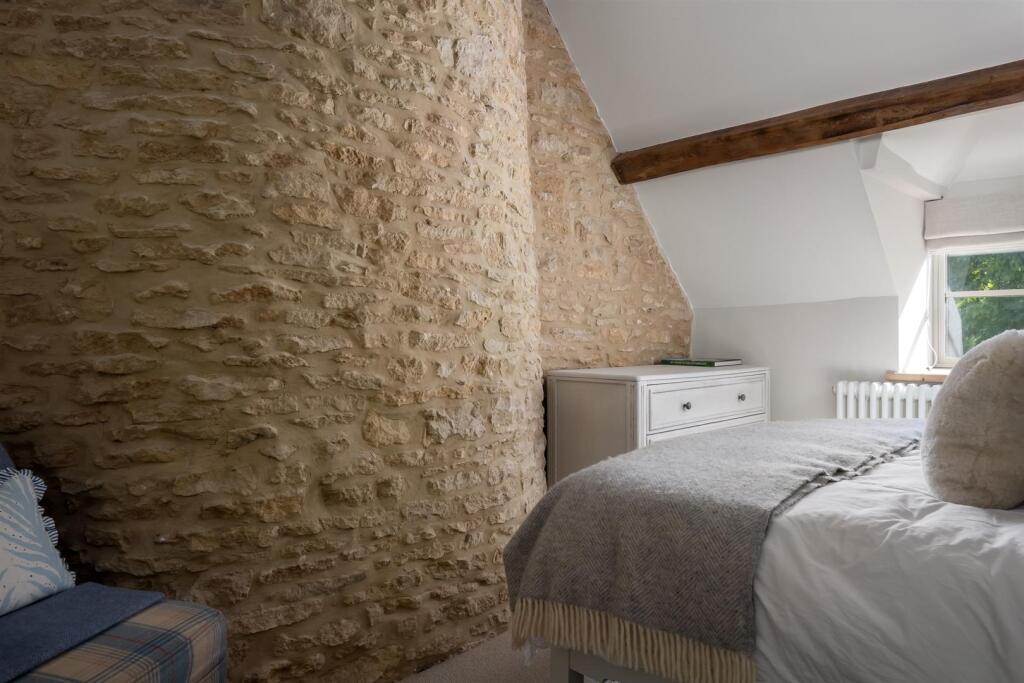 46 - The Old Post Office - GL7 7EF - Web.jpg