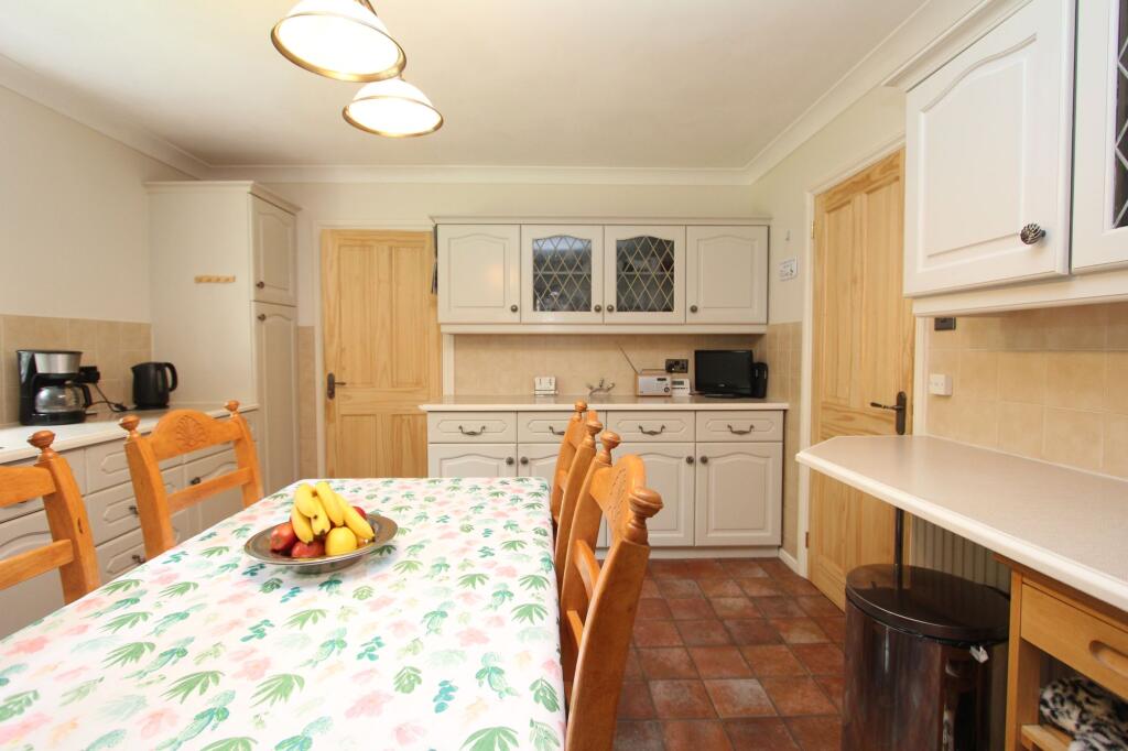 Family Kitchen/Dining Space