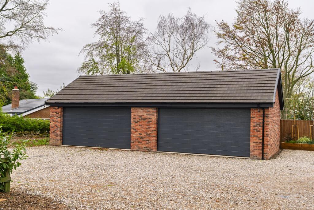 Detached garage