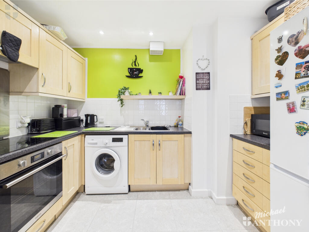 CAM03852G0-PR0284-STILL004