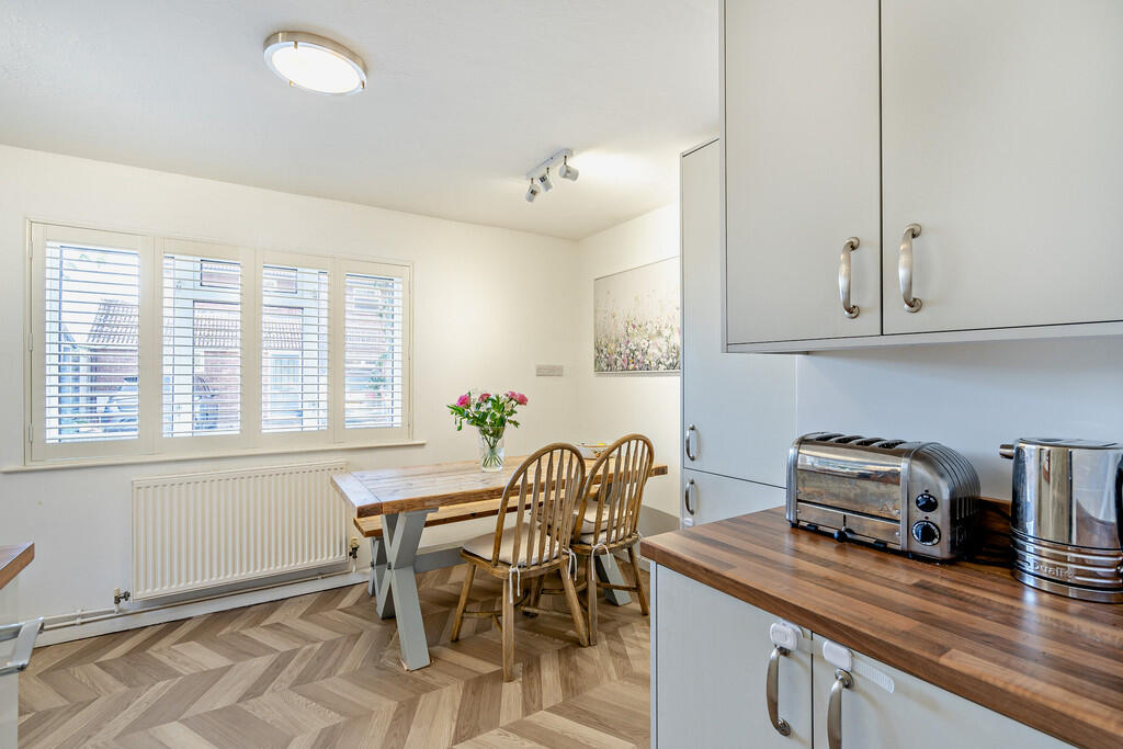 8672124-interior0...