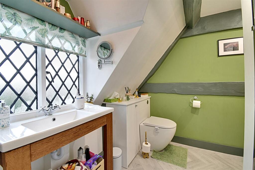 Bathroom 2.jpg