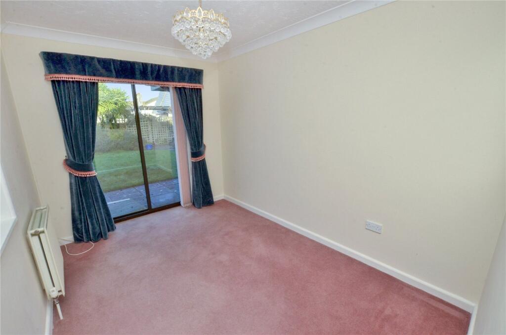 Dining/Bed 4