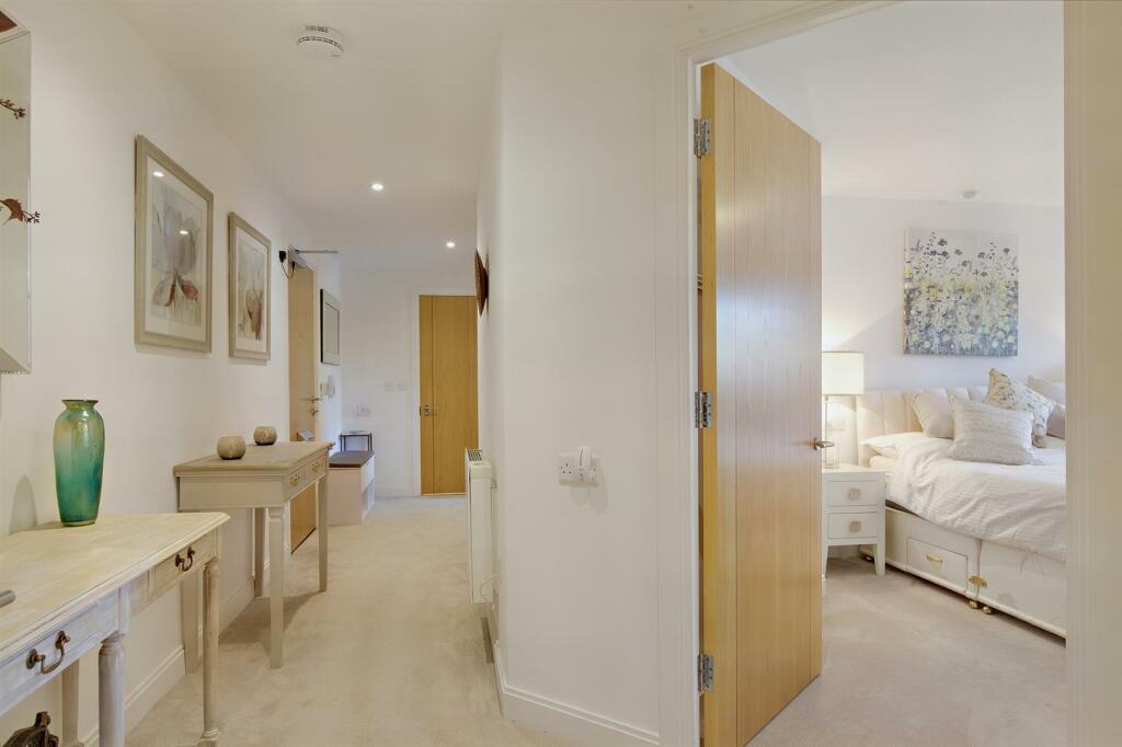 8547316-interior18-800.JPG