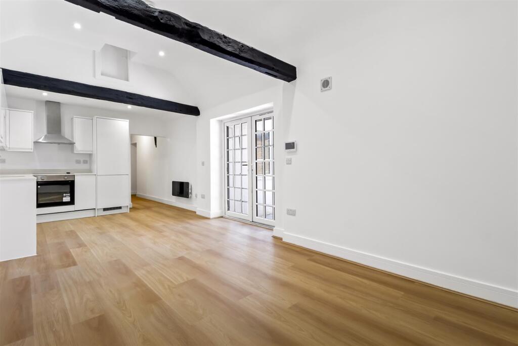 Tudor Court, 7-006.jpg