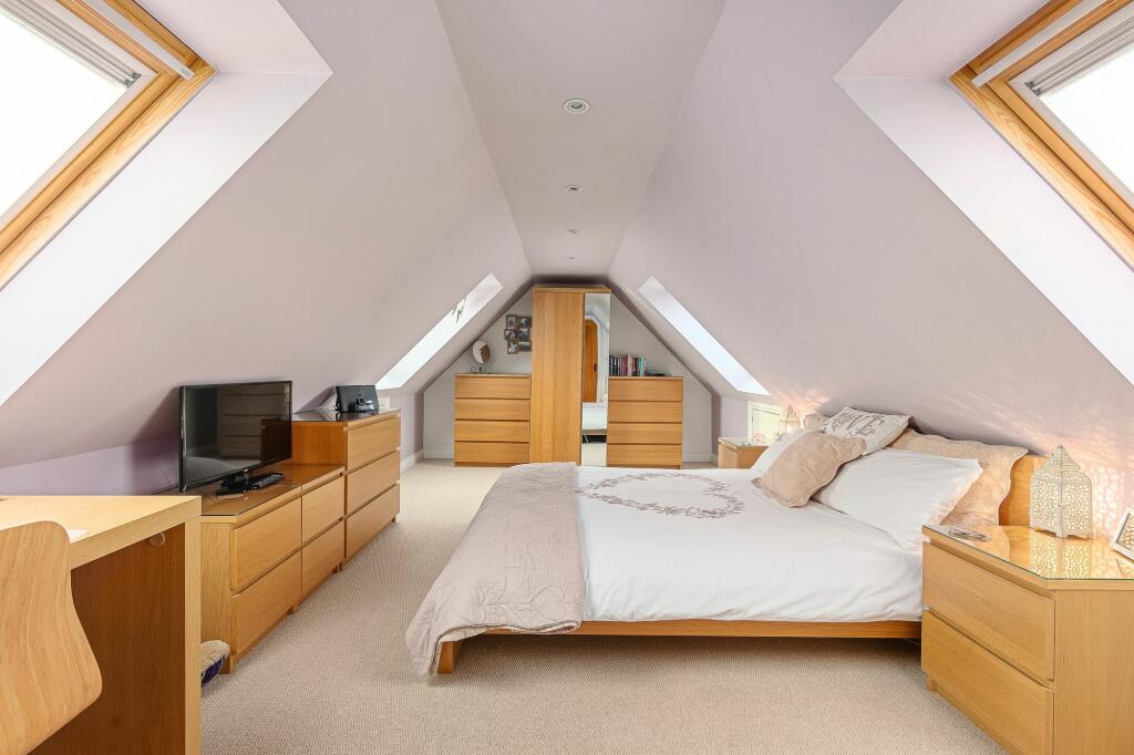 BEDROOM 4