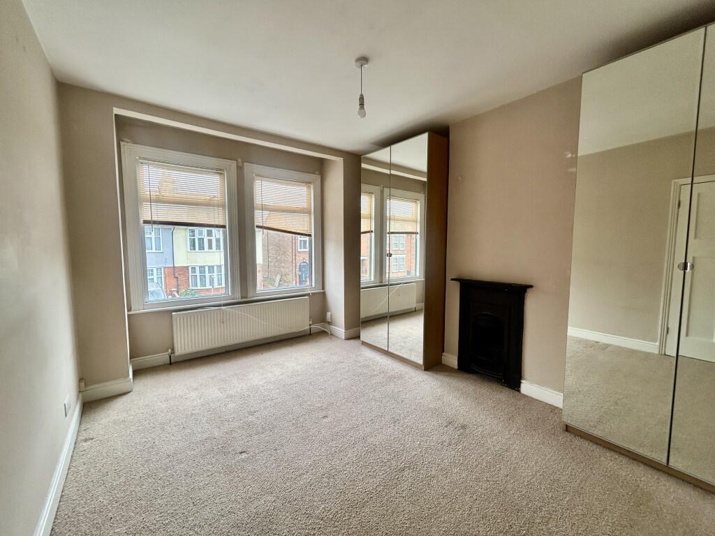 8  Medium  T202510081515.jpg