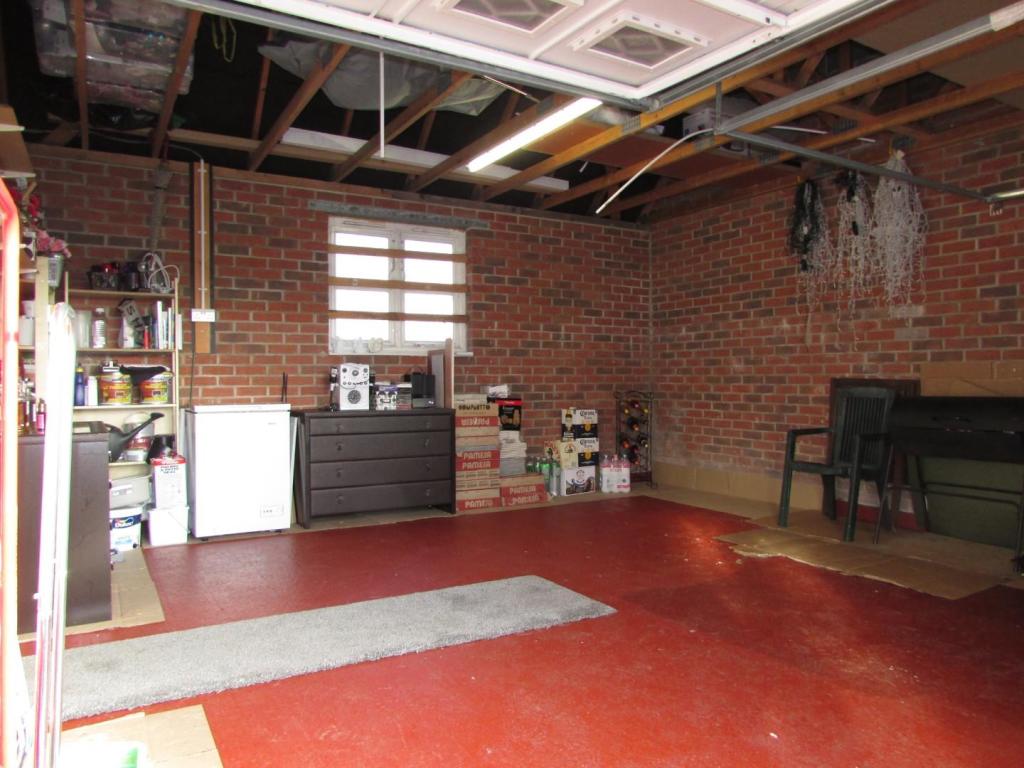 NewOakCl34garage2.JPG