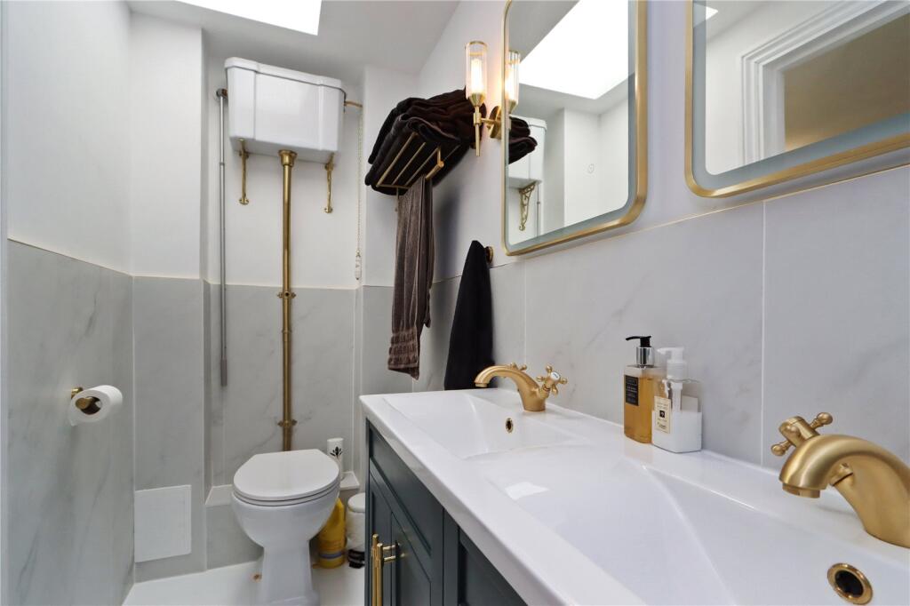 En Suite Pic 2