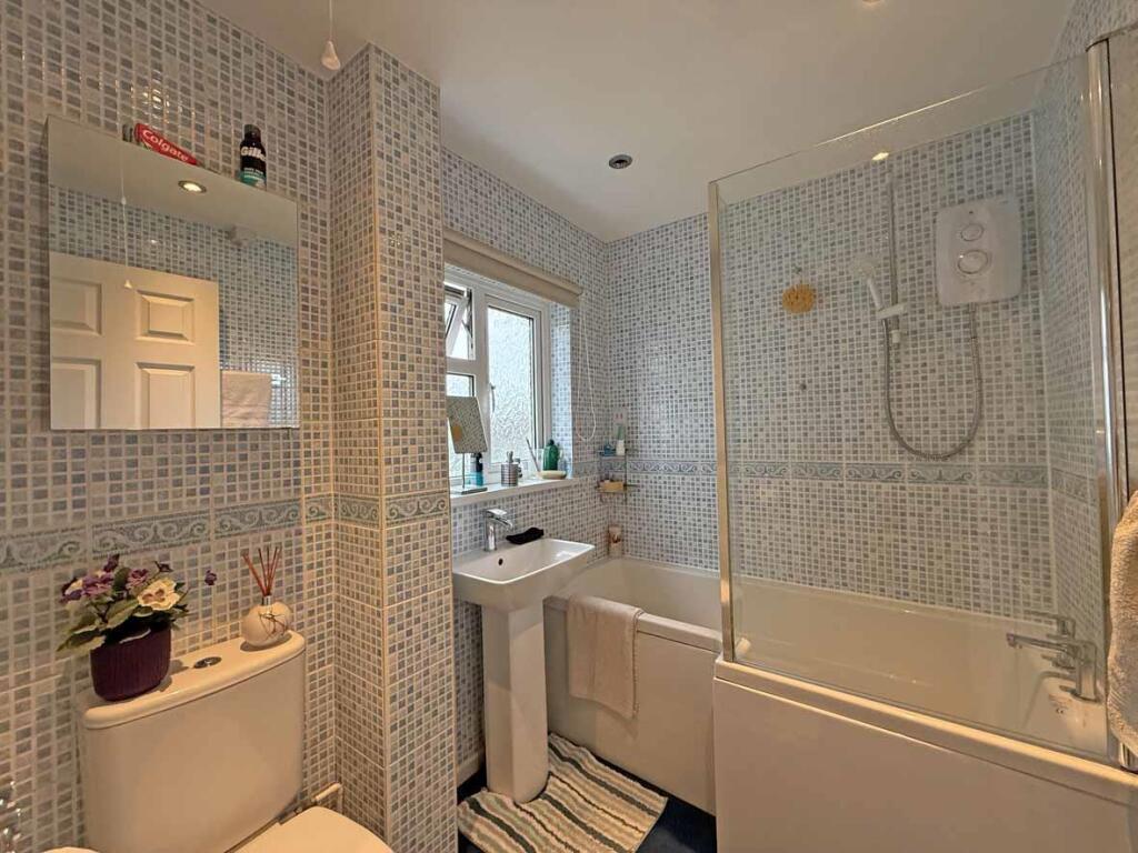 Selkirk Place 23 - Bathroom.jpg