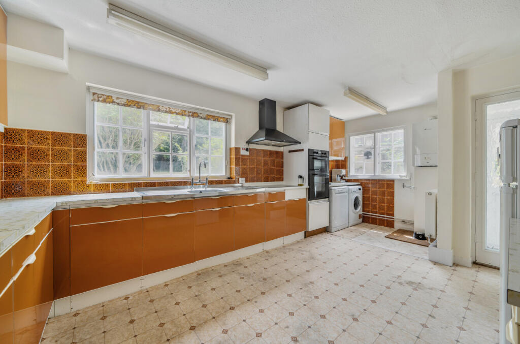 1312612-12-685e98...