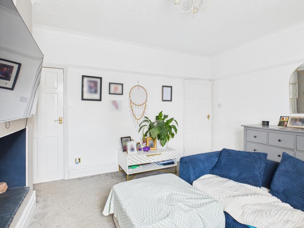 CAM03729G0-PR0120-STILL003