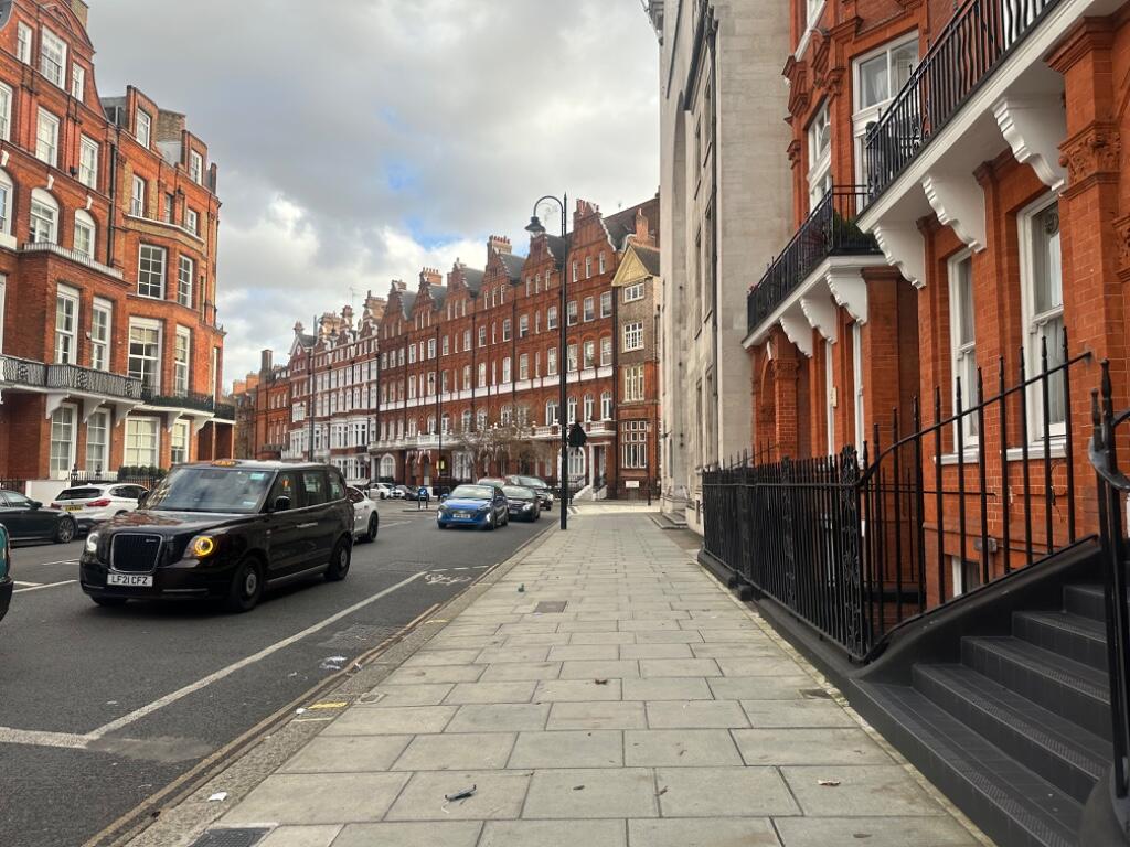 Pont Street, London, SW1X