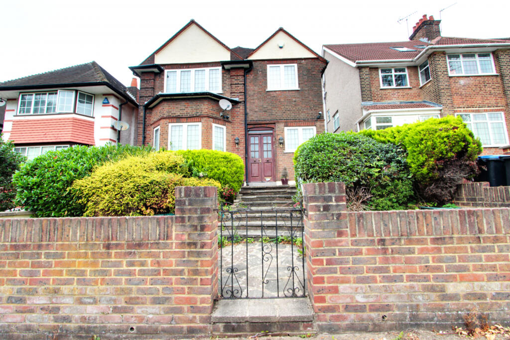 4 bed detached house for sale Oakington Manor Dri