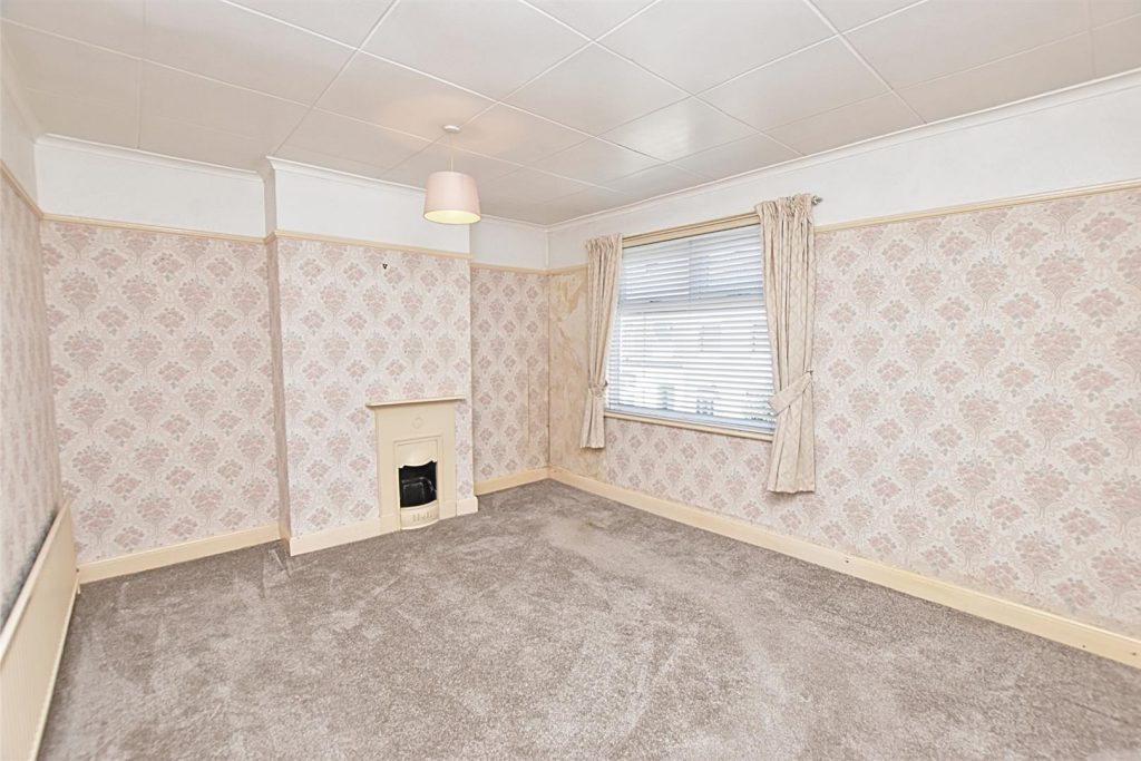 BEDROOM 1 (FRONT)