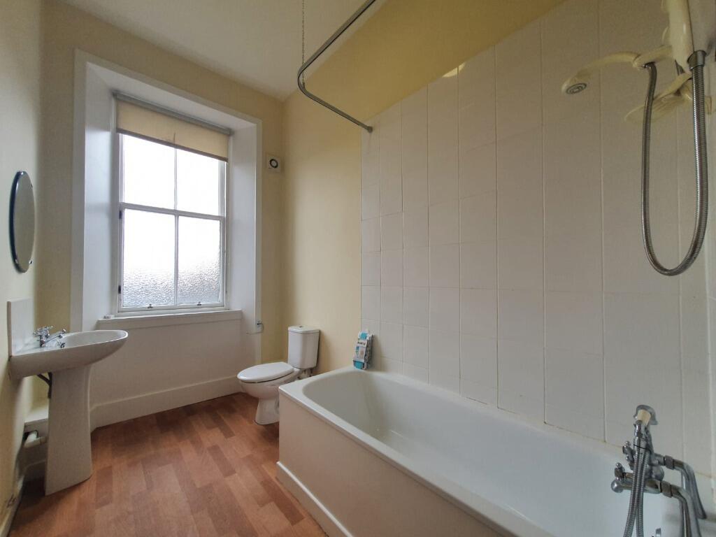 8_15990570731582.jpe